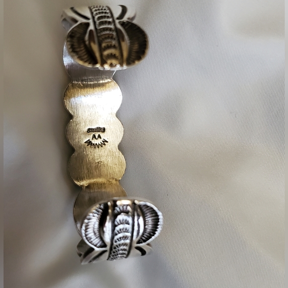 AUTHENTIC EUC NATIVE AMERICAN STERLING AND TURQUOISE CUFF BRACELET - Picture 14 of 15